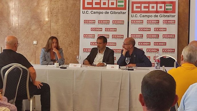 Encuentro del responsable comarcal y provincial de CCOO, Manuel Triano e Inmaculada Ortega, en Algeciras