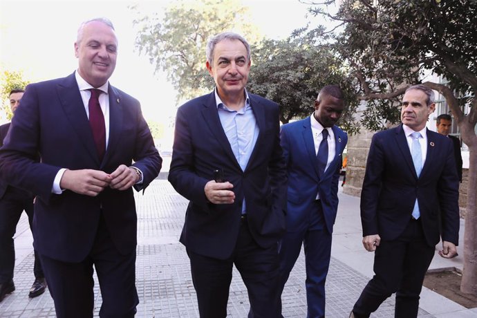 L'expresident del Govern d'Espanya, José Luis Rodríguez Zapatero, en una visita a Cadis