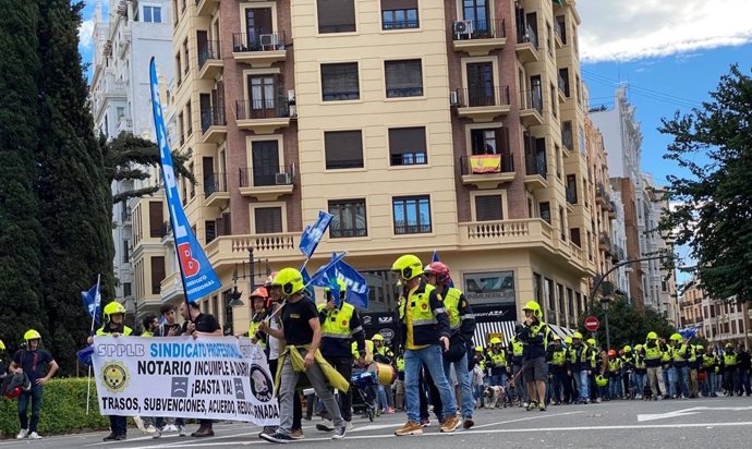 Manifestació de bombers a Valncia