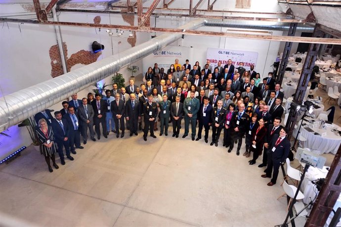 Foto de familia de los expertos reunidos en España por la Asamblea GLOBE contra la corrupción internacional