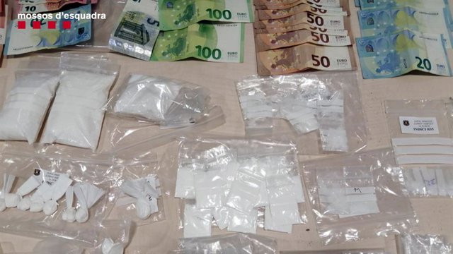 Dos detinguts a Barcelona per presumptament distribuir drogues a domicili amb motocicleta