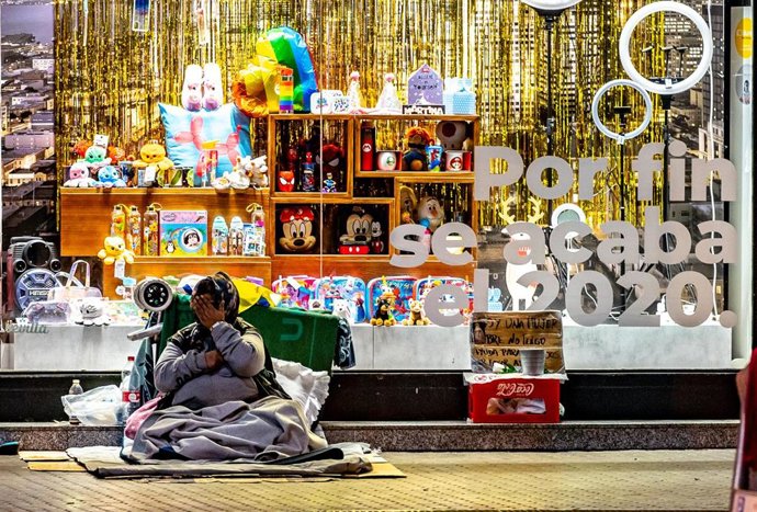 Archivo - Imagen de archivo de una persona sin hogar.