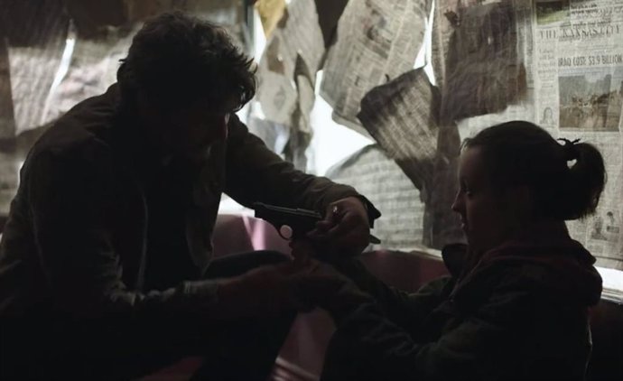 The Last of Us: Joel y Ellie huyen de un Clicker un vídeo inédito de la serie de HBO Max