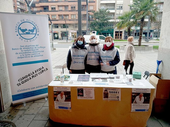 Archivo - Mesa informativa del Banco de Alimentos para informar de la Gran Recogida