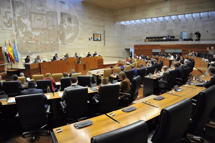 Imagen de archivo de un pleno de la Asamblea de Extremadura
