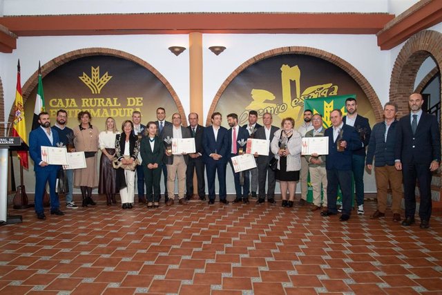 Caja Rural de Extremadura entrega sus Premios Espiga DO Dehesa de Extremadura y Cava