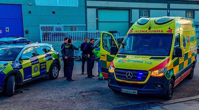 En estado crítico un trabajador atrapado por una prensa en una lavandería en Arganda