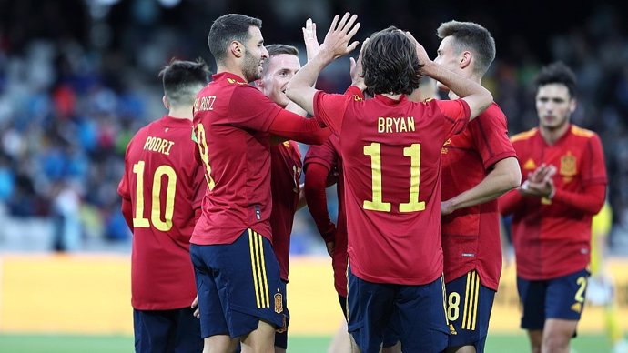 Archivo - Los jugadores de la Sub-21 celebran uno de sus goles en el amistoso ante Rumanía