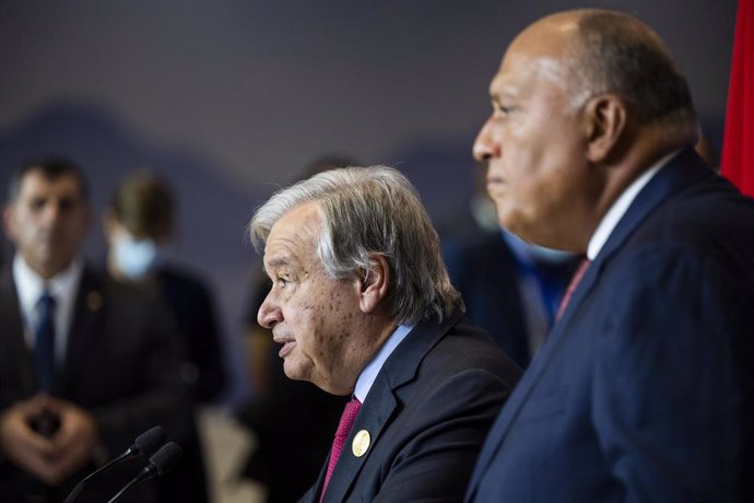 17 November 2022, Egypt, Sharm El-Sheikh: UN Secretary General Antonio Guterres (L) speaks at a press conference with COP27 Presdient and Egyptian Foreign Minister Sameh Shoukry during the 2022 United Nations Climate Change Conference COP27. Photo: Chri