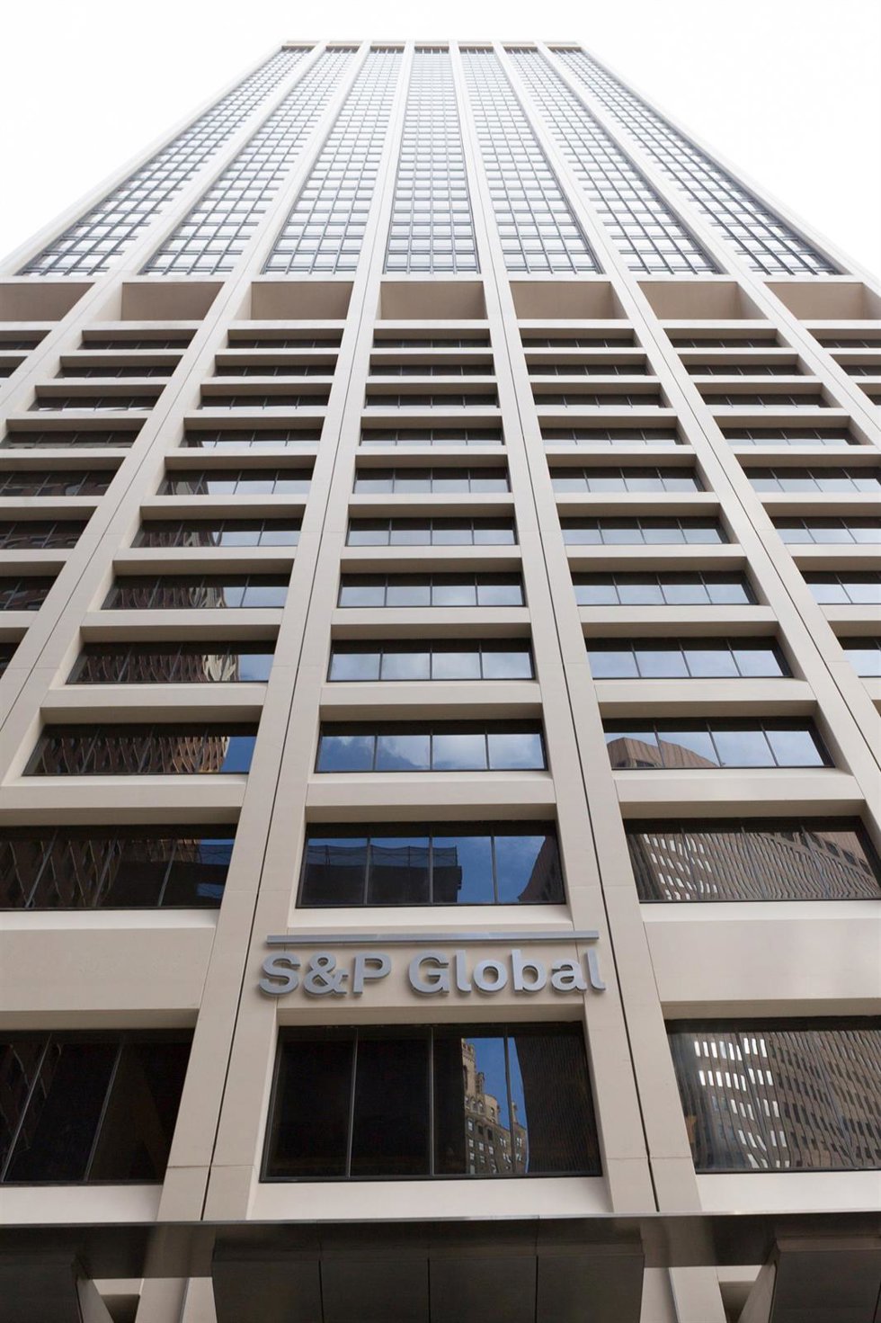 Archivo - Oficinas centrales de la agencia S&P Global