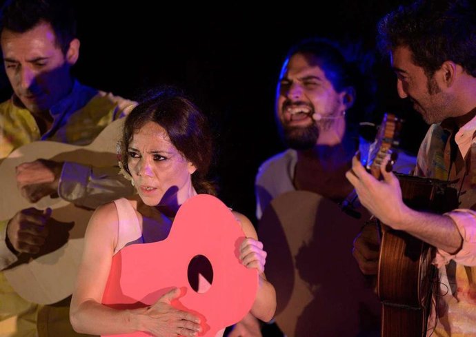 La bailaora Olga Pericet en el espectáculo 'La Leona', sobre la guitarra española de Antonio de Torres.