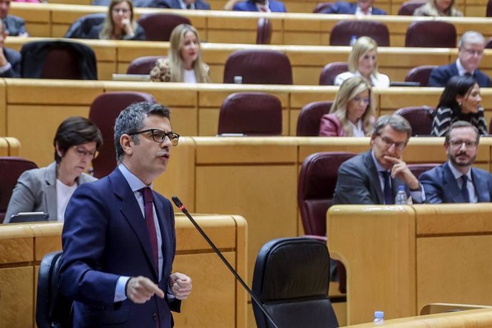 El ministro de la Presidencia, Relaciones con las Cortes y Memoria Democrática, Félix Bolaños, en una sesión de control al Gobierno, en el Senado, a 15 de noviembre de 2022, en Madrid (España). 