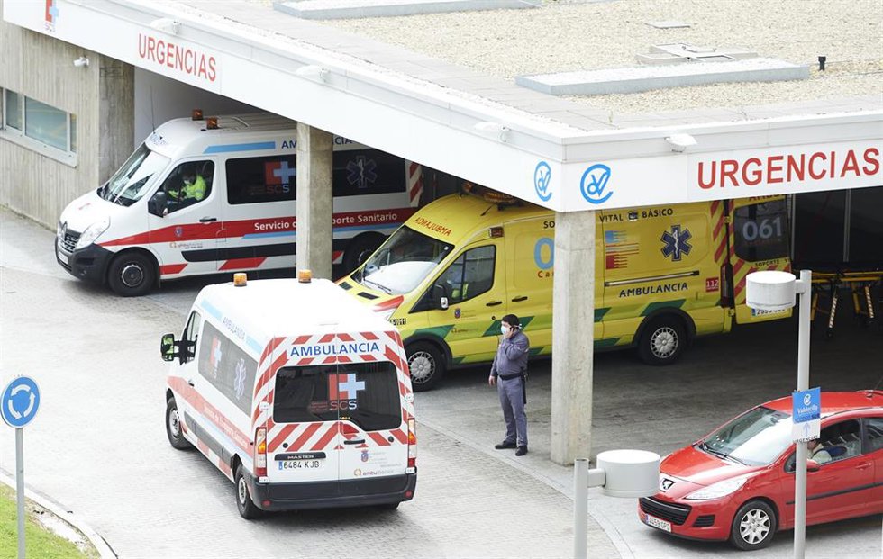 Archivo - Aparcamiento de Urgencias del Hospital Universitario Marqués de Valdecilla.- Archivo
