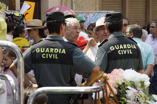 Archivo - Imagen de recurso de agentes de Guardia Civil en labores de vigilancia.