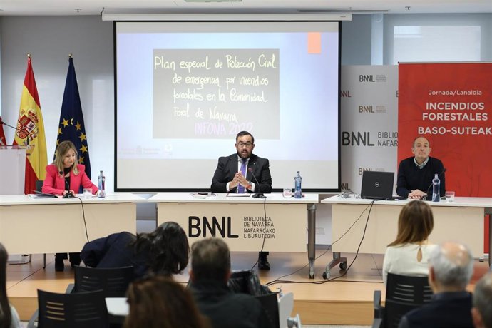 El vicepresidente Remírez junto a Amparo López y José Javier Boulandier, durante la presentación del Plan INFONA 2022