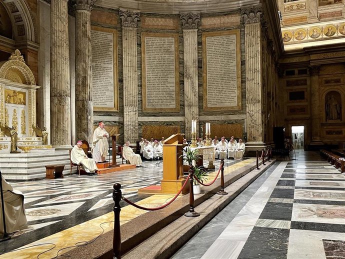 El cardenal alemán Reinhard Marx durante la misa que celebró el jueves 17 de noviembre en Roma, en la Basílica Patriarcal de San Pablo Extramuros