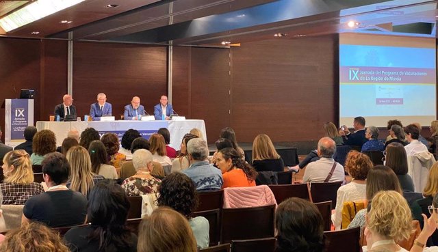 El consejero de Salud, Juan José Pedreño, inaugura la IX Jornada del Programa de Vacunaciones de la Región de Murcia