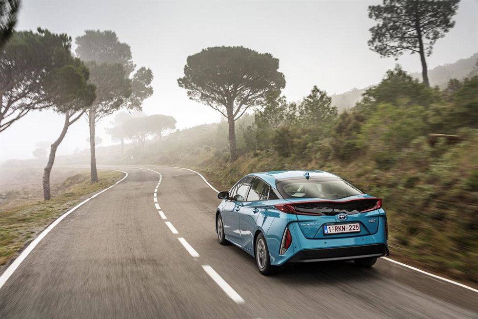 Archivo - Un vehículo híbrido de Toyota