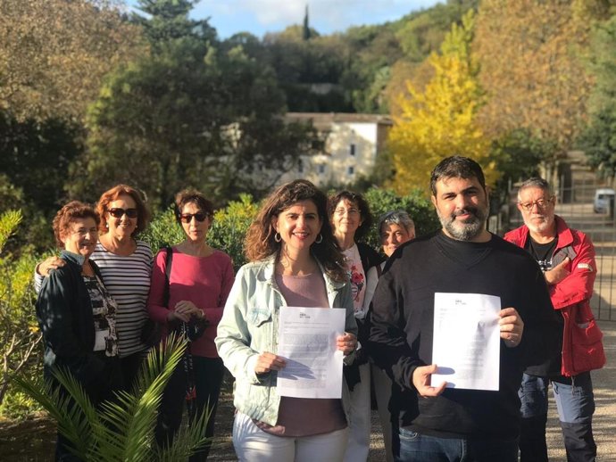 El Candidato A La Alcaldía De Esporles Por PAS-MÉS Per Esporles, Josep Ferr, Y La Actual Alcaldesa De Esporles, Maria Ramón