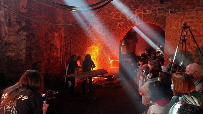 Archivo - Espectáculo en la Ferrería El Pobal de Muskiz en el marco del Festival MusEkintza en su edición anterior.