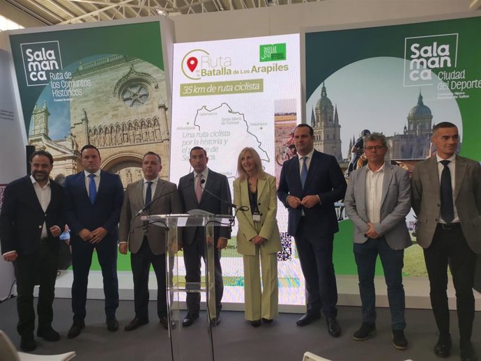 Representantes del Patronato Provincial de Turismo de Salamanca durante la presentación en la Feria de Turismo de Interior (Intur).