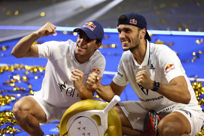 Archivo - Juan Lebrón y Alejandro Galán celebran su victoria en el torneo de Madrid del circuito Premier Padel