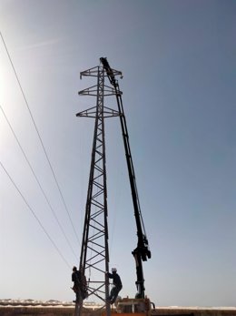 Endesa finaliza obras en la primera fase de la línea de Níjar (Almería).