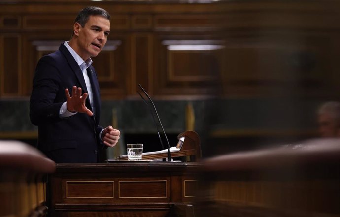 Archivo - El presidente del Gobierno, Pedro Sánchez, interviene durante una sesión plenaria en el Congreso de los Diputados