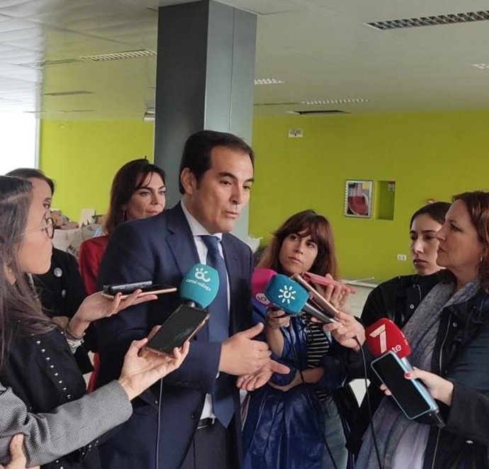 El consejero de Justicia, Administración Local y Función Pública de la Junta de Andalucía, José Antonio Nieto, en una visita en Málaga.