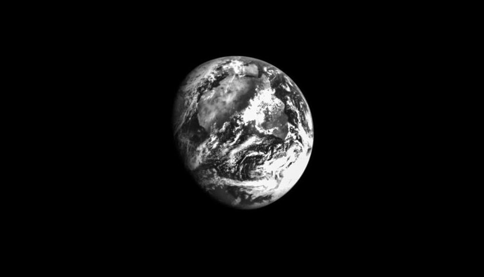 Imagen de la Tierra desde Artemis I a medio camino de la Luna