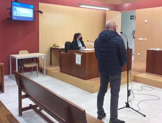 Juicio contra el acusado de robar a punta de navaja en una peluquería de Gijón
