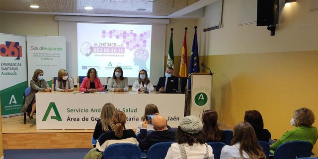 Catalina Garcia (3i), en un acto en el Hospital San Agustín.