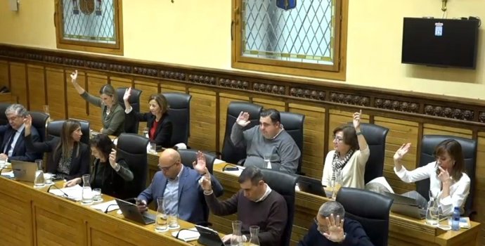 Pleno Municipal de Gijón en el que fue reprobado el concejal socialista Olmo Ron, en calidad de presidente de Emulsa