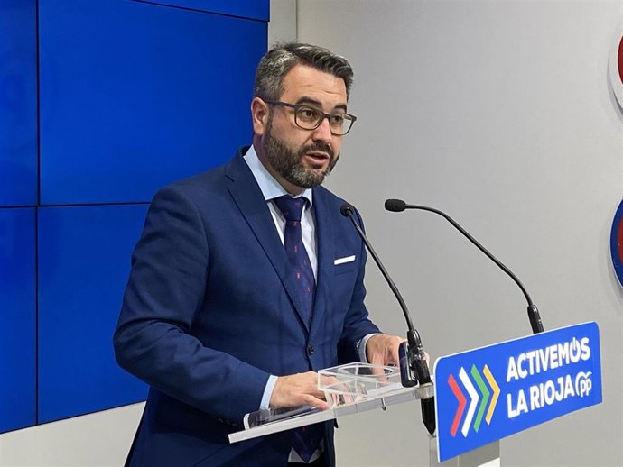 Archivo - El diputado del PP Javier Merino en comparecencia de prensa