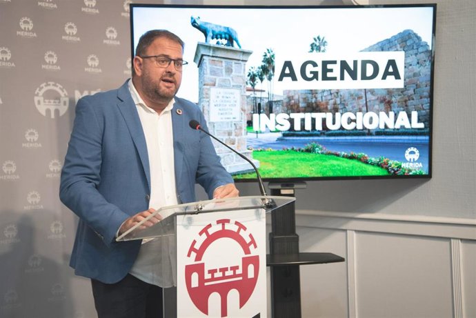 El alcalde de Mérida, Antonio Rodríguez Osuna, en rueda de prensa