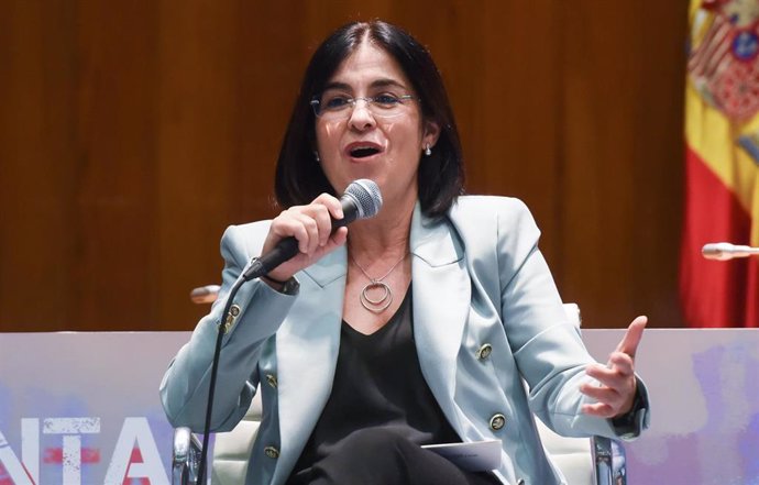 Archivo - La ministra de Sanidad, Carolina Darias, participa en una mesa redonda en el acto 'Salud Mental en jóvenes y adolescentes. Una prioridad compartida', a 10 de octubre de 2022, en Madrid (España). El acto ha sido organizado por el Ministerio de 