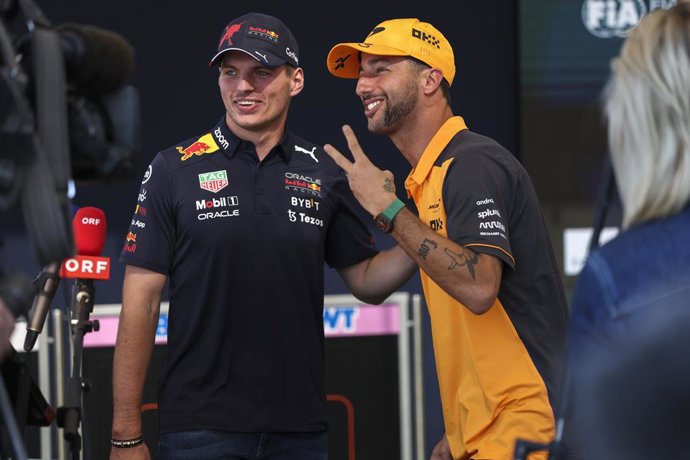 VERSTAPPEN Max (ned), Red Bull Racing RB18, RICCIARDO Daniel (aus), McLaren F1 Team MCL36, portrait during the Formula 1 Aramco United States Grand Prix 2022, 19th round of the 2022 FIA Formula One World Championship from October 21 to 23, 2022 on the C