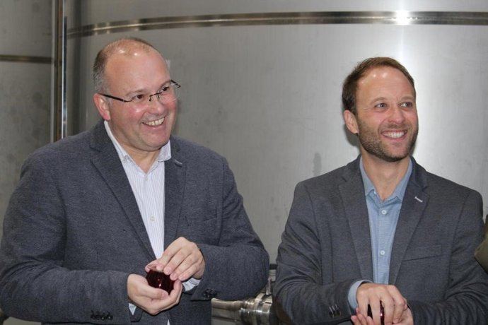 El vicesecretario de Organización del PP, Miguel Tellado, y el presidente provincial del PP de Jaén, Erik Domínguez.