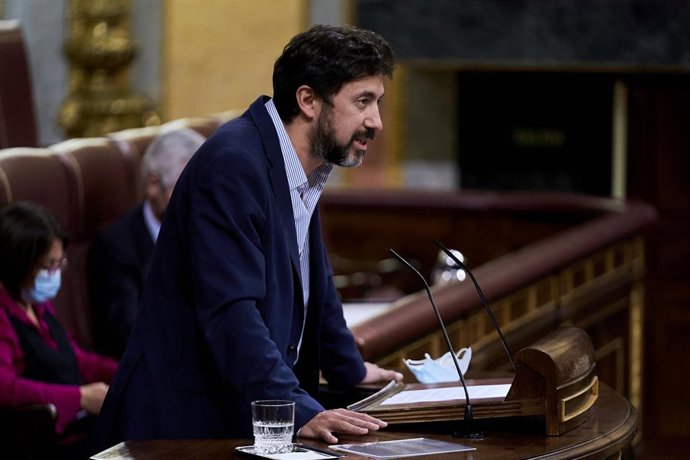 Archivo - El secretario xeral de Podemos Galicia y diputado en el Congreso, Antón Gómez-Reino, interviene en una sesión plenaria en el Congreso de los Diputados, a 23 de noviembre de 2021, en Madrid, (España).