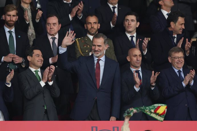 Archivo - Felipe VI, King of Spain, and Luis Rubiales, President of RFEF, are seen during the Spanish Cup, Copa del Rey, football Final match played between Real Betis Balompie and Valencia CF at Estadio de la Cartuja on April 23, 2022, in Sevilla, Spain