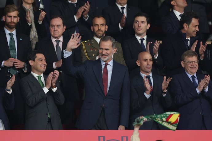 Archivo - Felipe VI, King of Spain, and Luis Rubiales, President of RFEF, are seen during the Spanish Cup, Copa del Rey, football Final match played between Real Betis Balompie and Valencia CF at Estadio de la Cartuja on April 23, 2022, in Sevilla, Spain