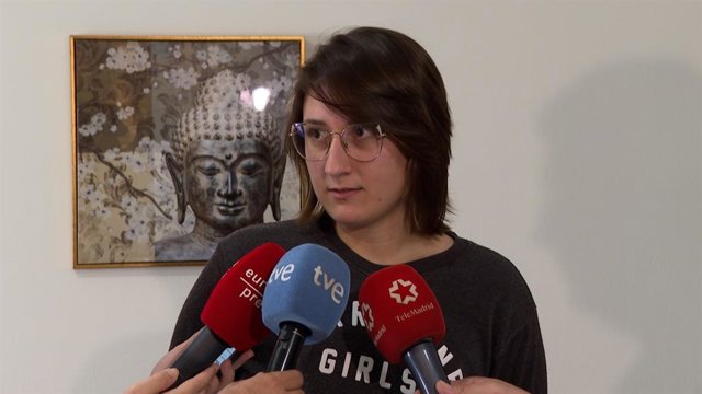 Lucía Castro atiende a los medios