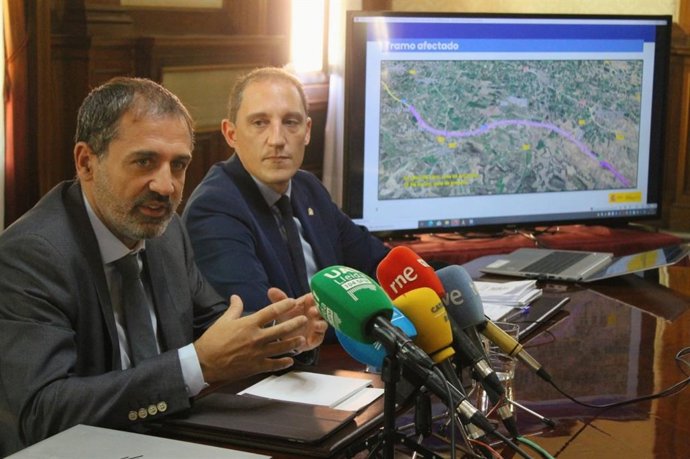 El secretario general de infraestructuras, Xavier Flores, y el subdelegado del Gobierno en Lleida, José Crespín