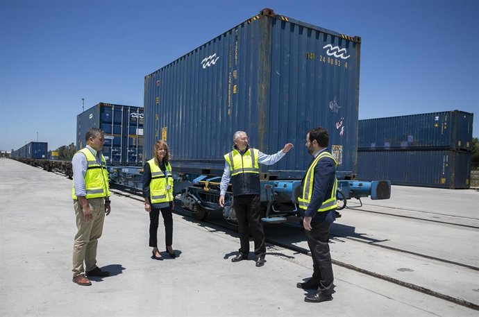 Archivo - Terminal Ferroviaria del Muelle Sur del Puerto de Huelva.