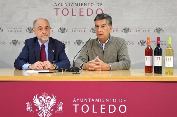 El concejal de Empleo y Fondos Europeos de Toledo, Francisco Rueda, y el presidente de la DO Méntrida, Juan Alonso