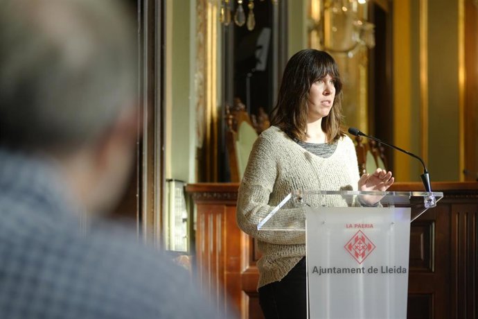 La filóloga Marina Miralles, ganardonada con el 27 Premio de Poesía Mrius Torres, que ha otorgado el Ayuntamiento de Lleida