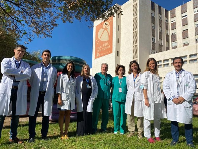 El equipo multidisciplinar implicado en el diagnóstico, tratamieno y seguimiento de la paciente.