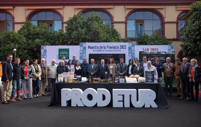 El presidente de la Diputación de Sevilla, Fernando Rodríguez Villalobos, en la presentación de las ferias del Pan, Aceite y la Aceituna y la VII Feria de Productos Ecológicos.