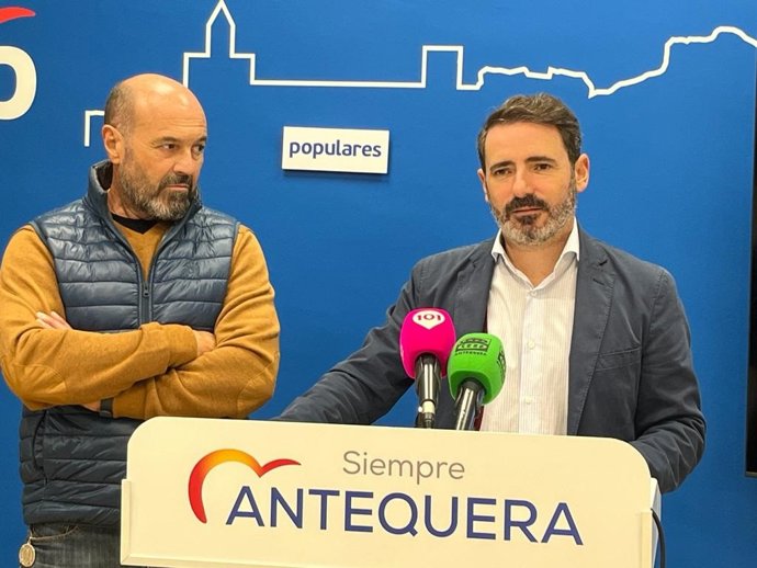 El secretario general del PP de Málaga y parlamentario andaluz, José Ramón Carmona, en rueda de prensa