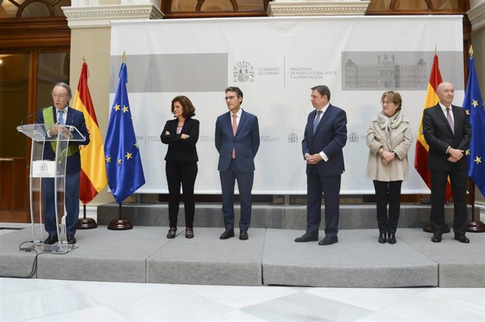 El presidente de Familia Torres, Miguel A. Torres, haciendo su discurso en el acto